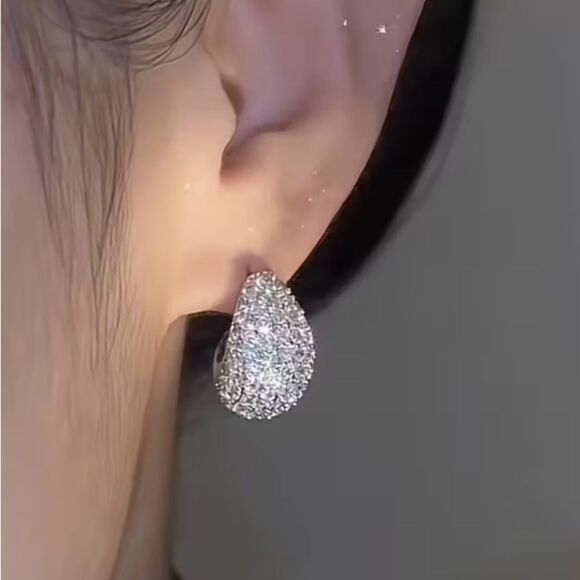 ✨ New Swarovski Crystal teardrop pierced earrings ✨Sellers pick - Picture 4 of 9